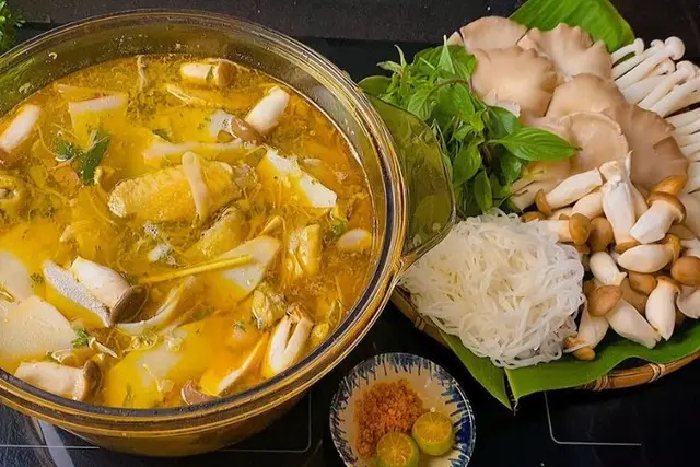 Lẩu Gà Lá Chanh